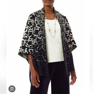 Ming Wang Relaxed Fit Cozy Knit Cardigan Black White Abstract Pattern
Size L/XL